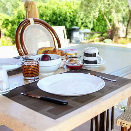 Villavesta Couette-café 4*
